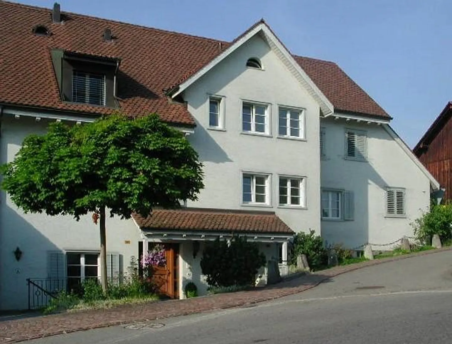 Charmante appartement de 2,5 pièces au 2ème étage disponible immédiatement - Photo 1 sur 7