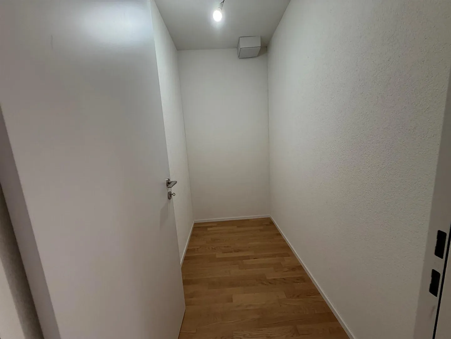 Modernes Apartment in Witikon - Foto 7 von 11