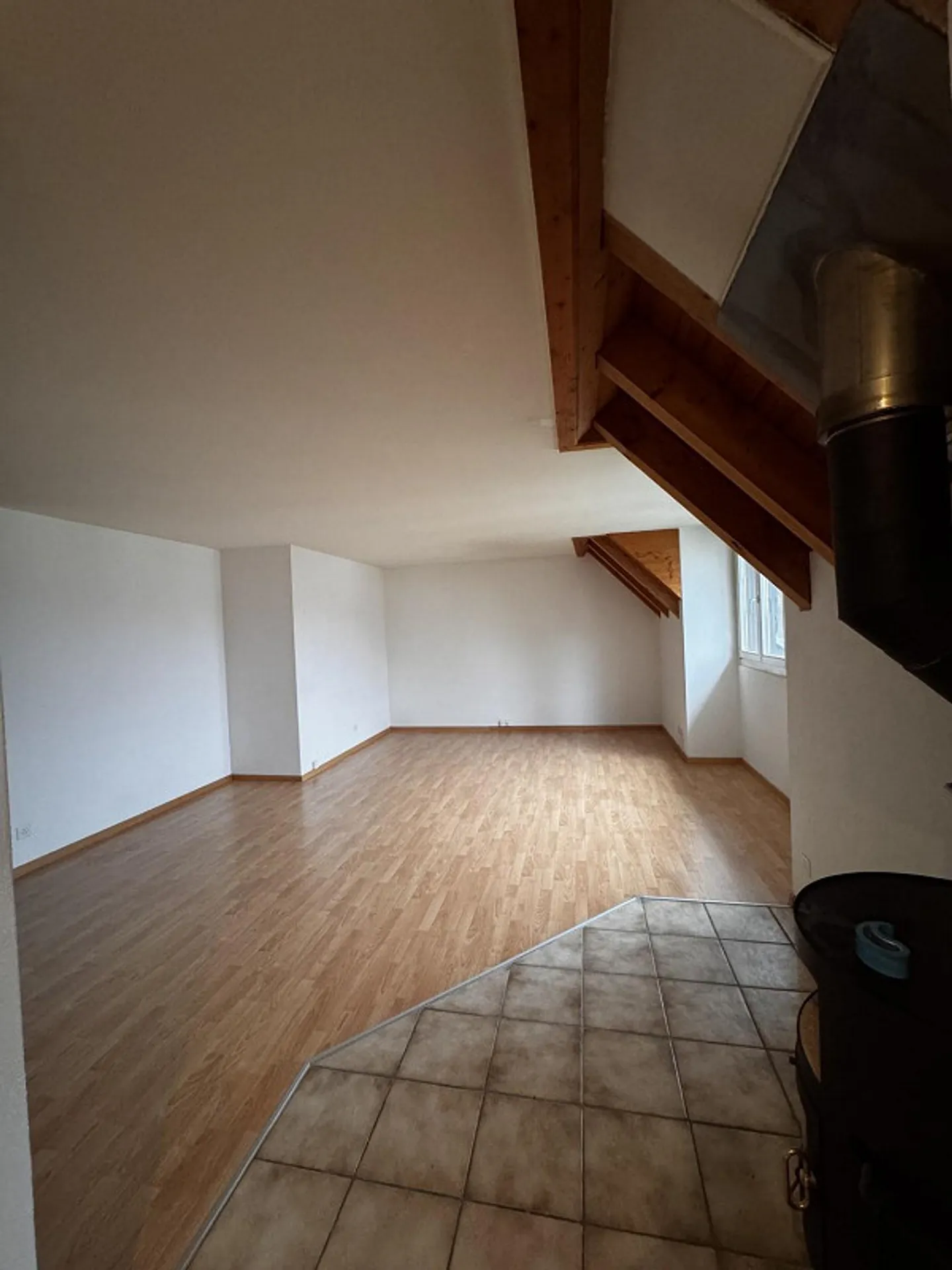 Charmante appartement de 2,5 pièces au 2ème étage disponible immédiatement - Photo 4 sur 7