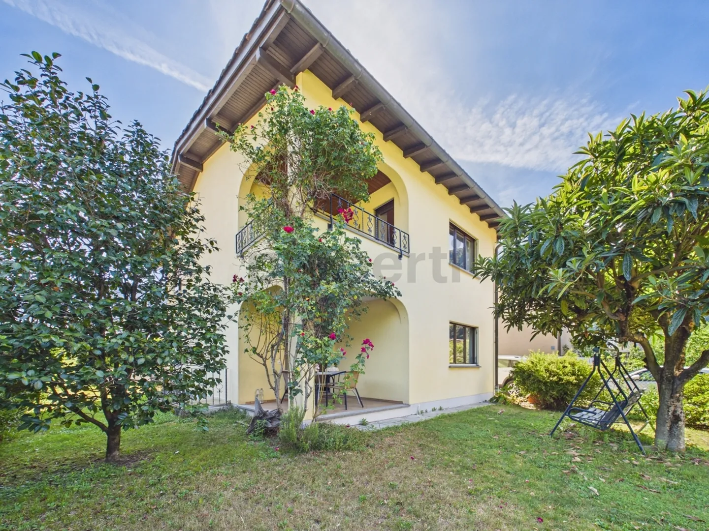 Single house for sale - Photo 1 of 13