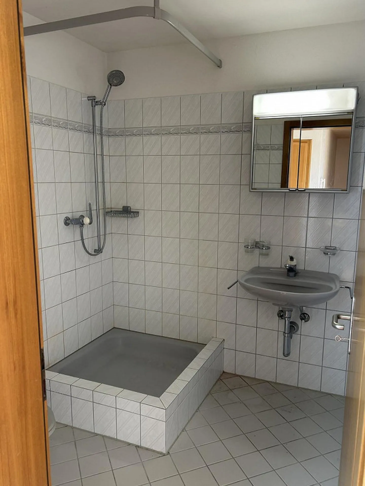 Charmante appartement de 2,5 pièces au 2ème étage disponible immédiatement - Photo 7 sur 7