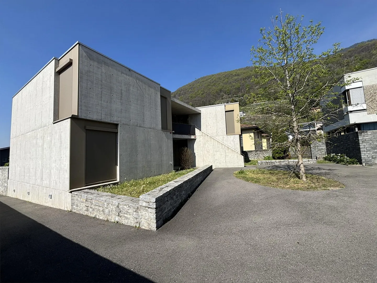 Modernes 2-Zimmer-Apartment in Sementina - Foto 2 von 12