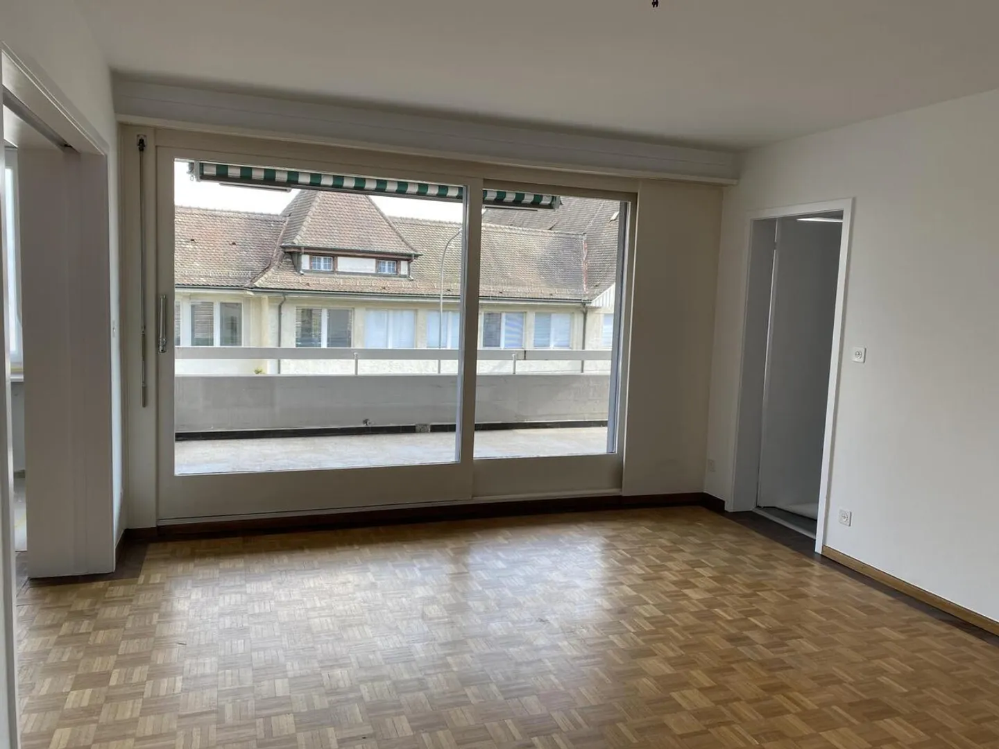 Spacious Family Apartment for Rent - Photo 4 of 8
