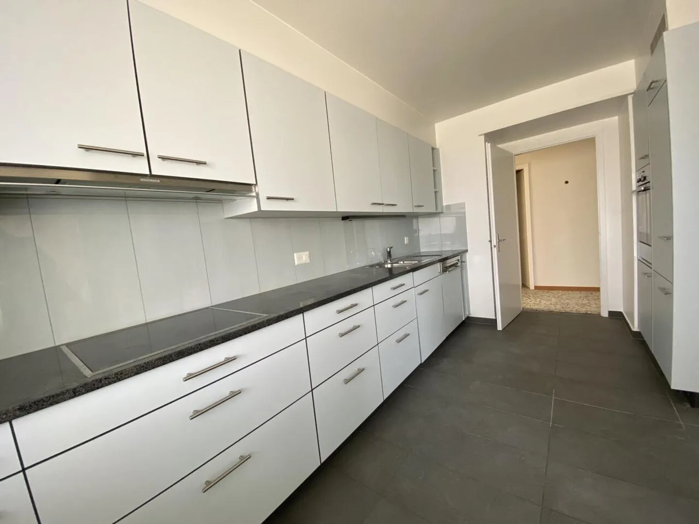 Spacious Family Apartment for Rent - Photo 2 of 8