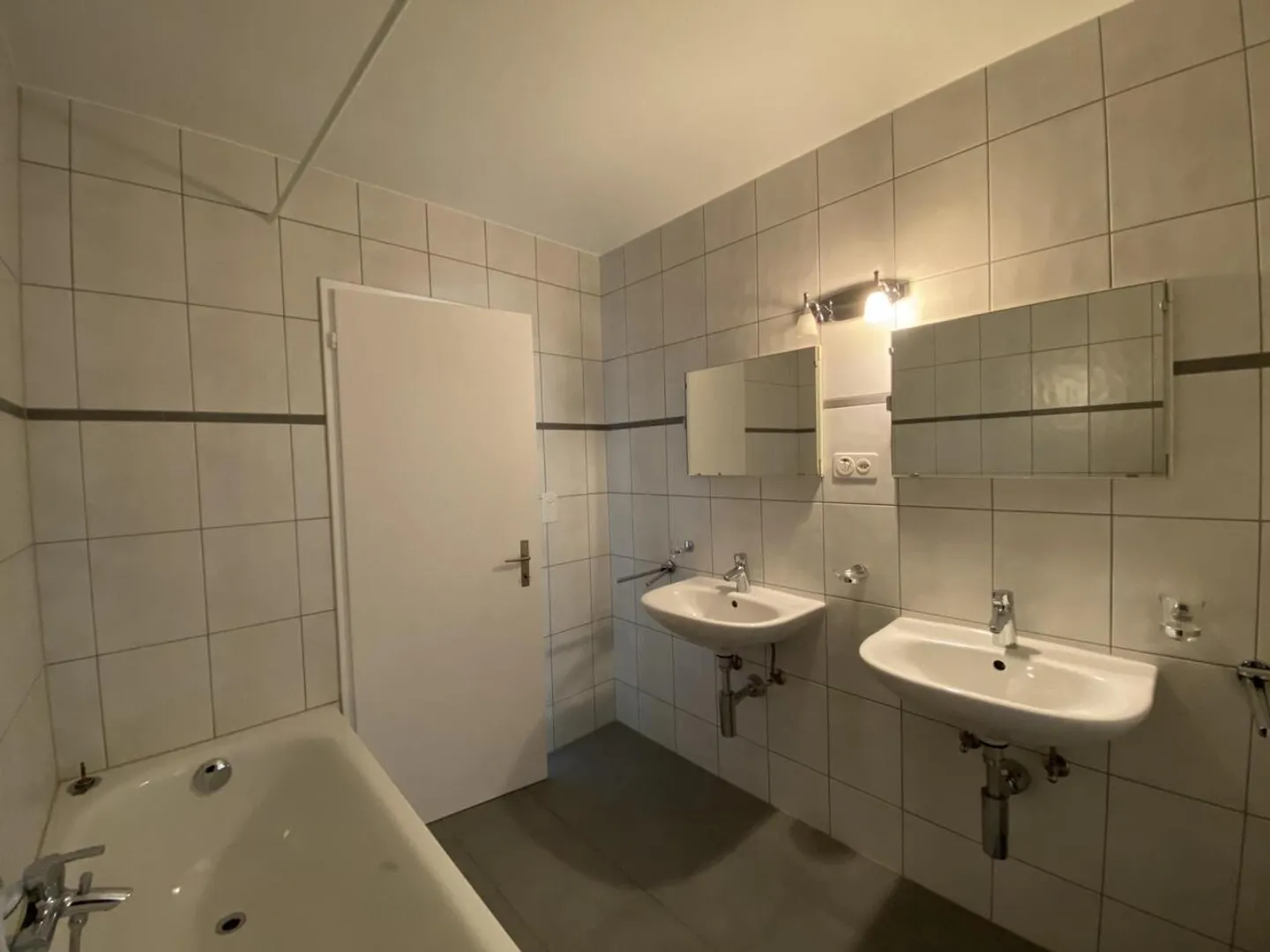 Spacious Family Apartment for Rent - Photo 6 of 8