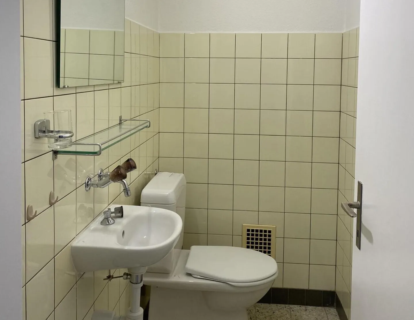 Spacious Family Apartment for Rent - Photo 7 of 8
