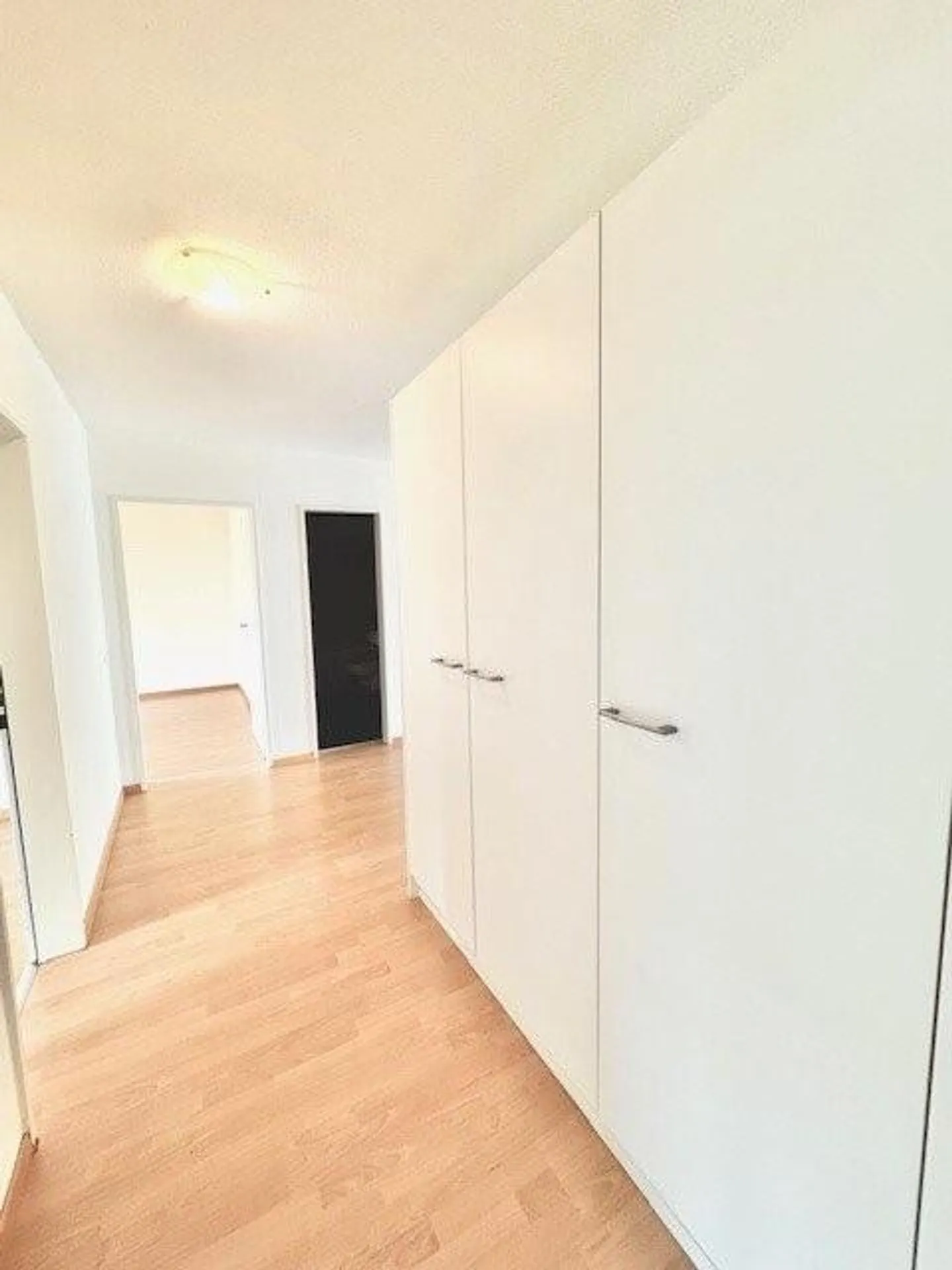 Raum für die ganze Familie - hell, grosszügig und zentral gelegen. - Foto 2 von 12