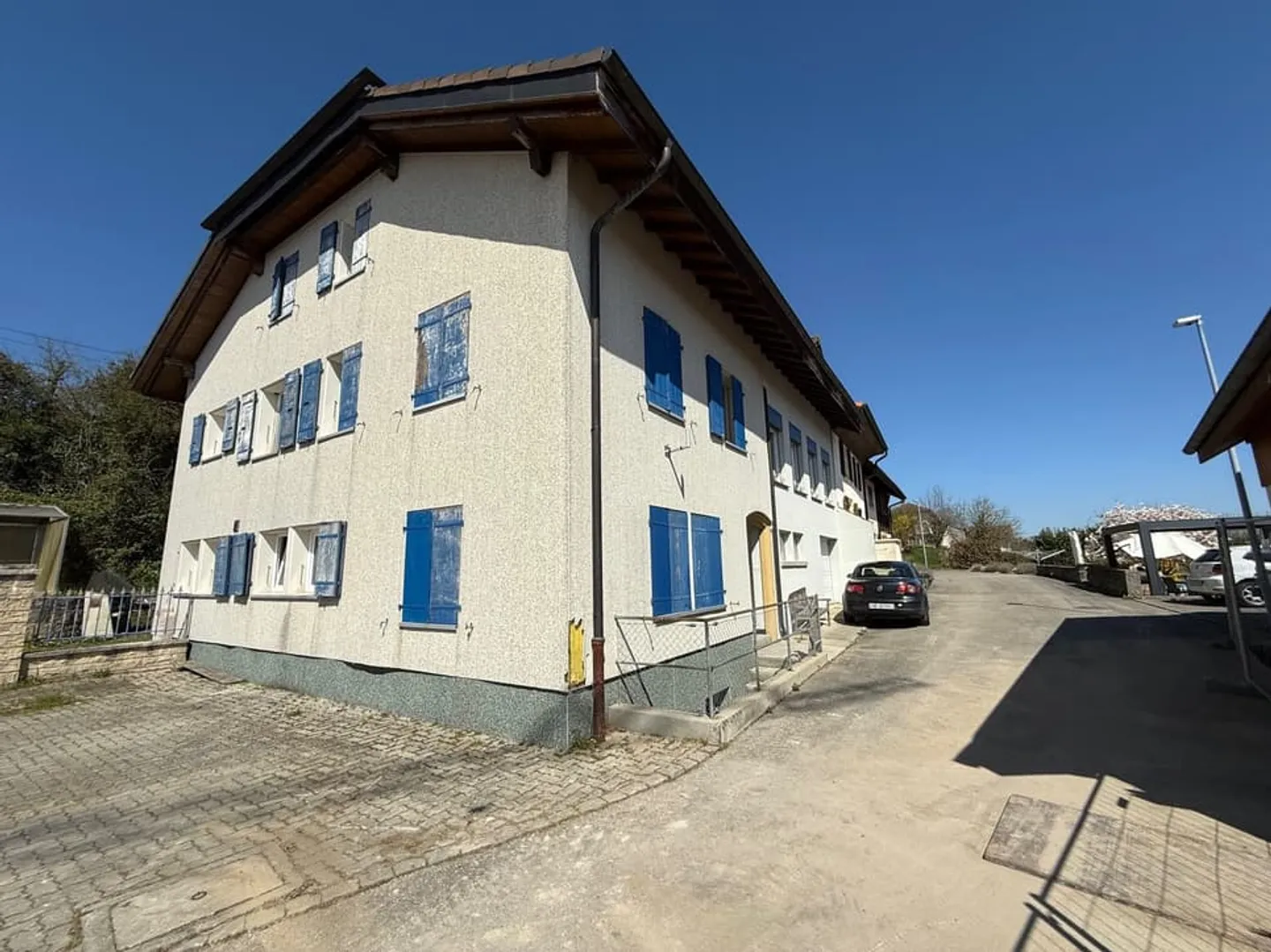 FOR SALE: TWO 5.5-ROOM APARTMENTS TO RENOVATE - Photo 1 of 7