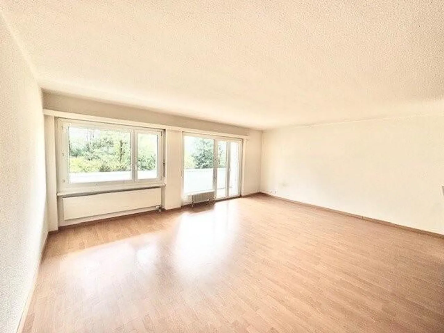 Raum für die ganze Familie - hell, grosszügig und zentral gelegen. - Foto 3 von 12