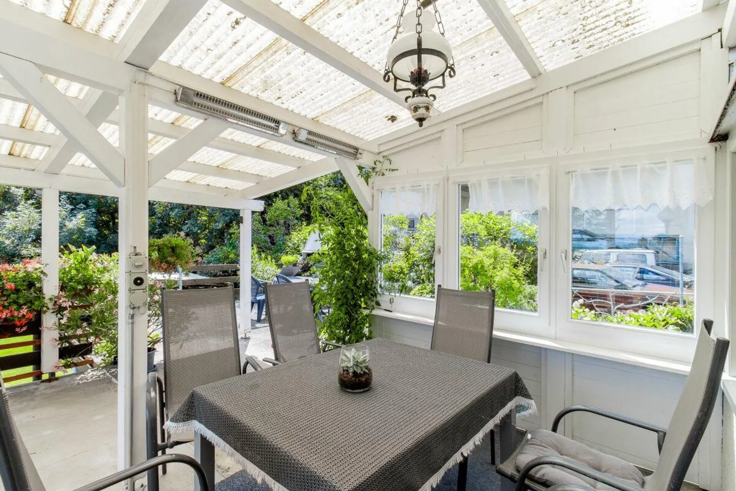 Naturnahes 5.5-Zimmer-Einfamilienhaus mit grosser Gartenanlage - Foto 5 von 13