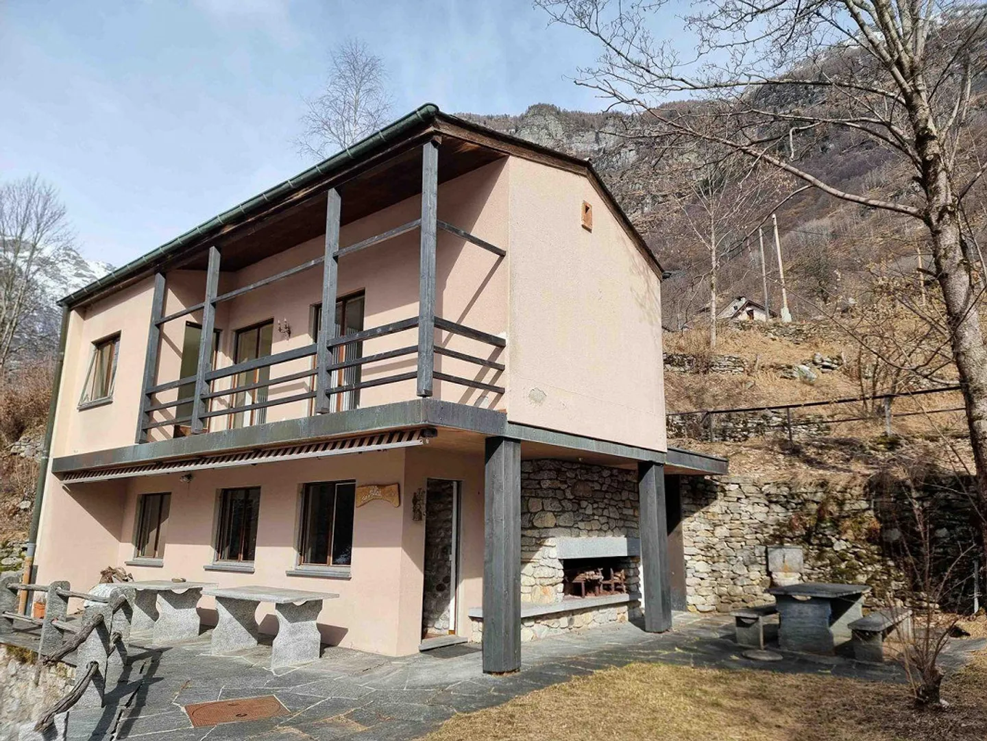 Affascinante casa familiare a Frasco - Foto 1 di 10