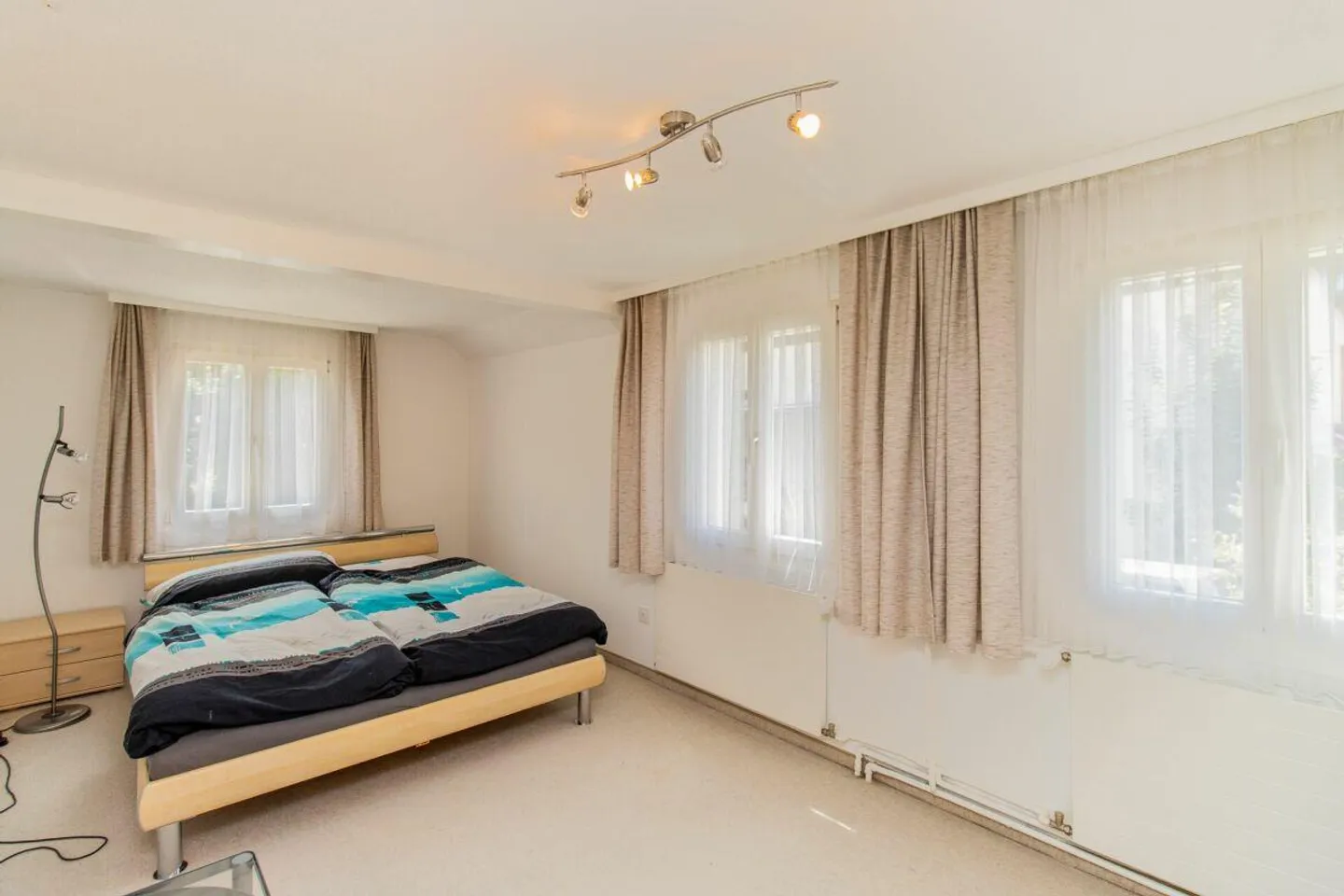 Naturnahes 5.5-Zimmer-Einfamilienhaus mit grosser Gartenanlage - Foto 11 von 13