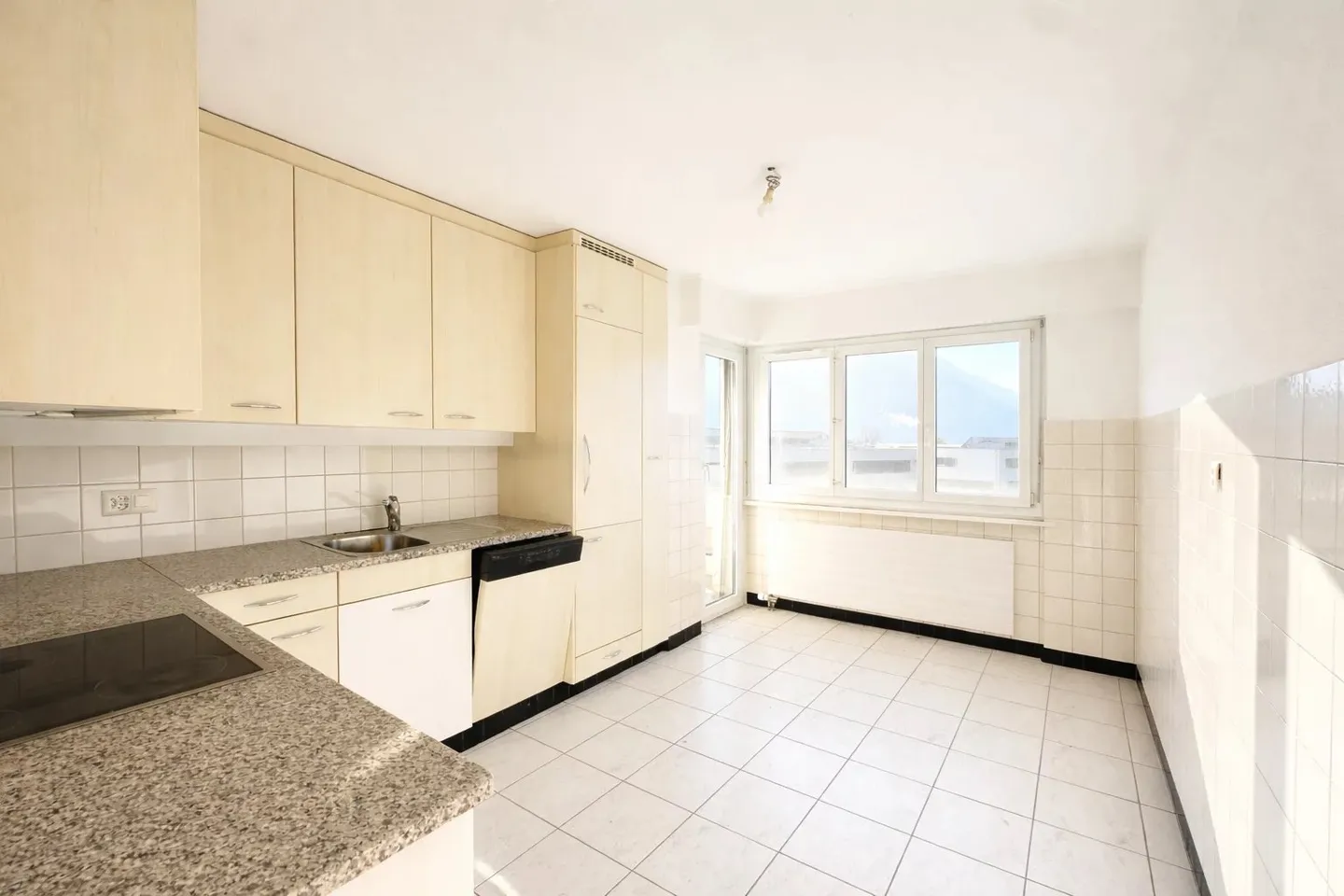 Geräumige 4,5 Zimmer mit Balkon - Foto 3 von 9