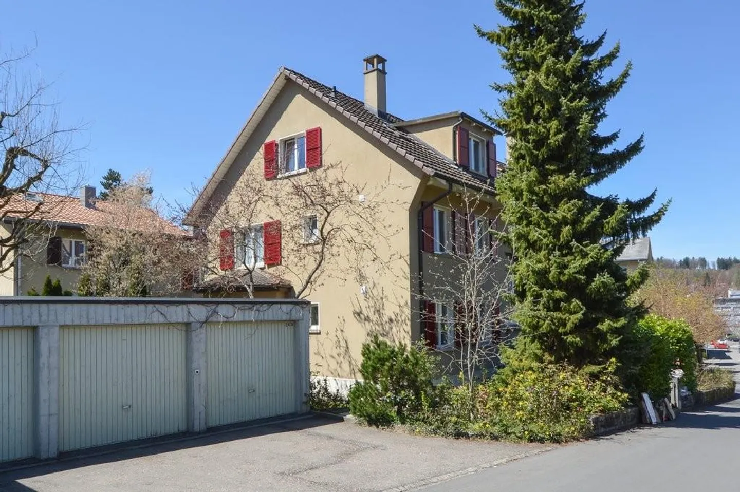 Garage in una posizione tranquilla - Foto 1 di 3