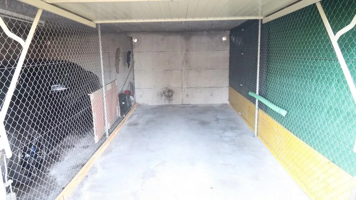 Garage in una posizione tranquilla - Foto 3 di 3