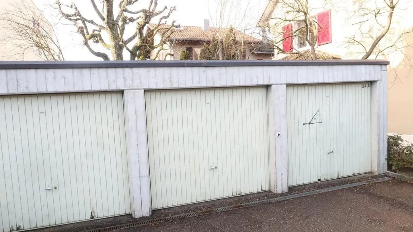 Garage in una posizione tranquilla - Foto 2 di 3