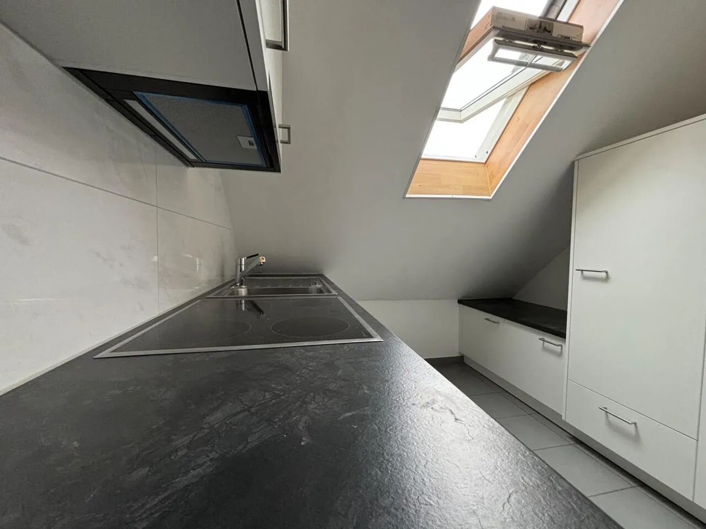 In affitto: Duplex di 3,5 locali parzialmente ristrutturato - Foto 4 di 8