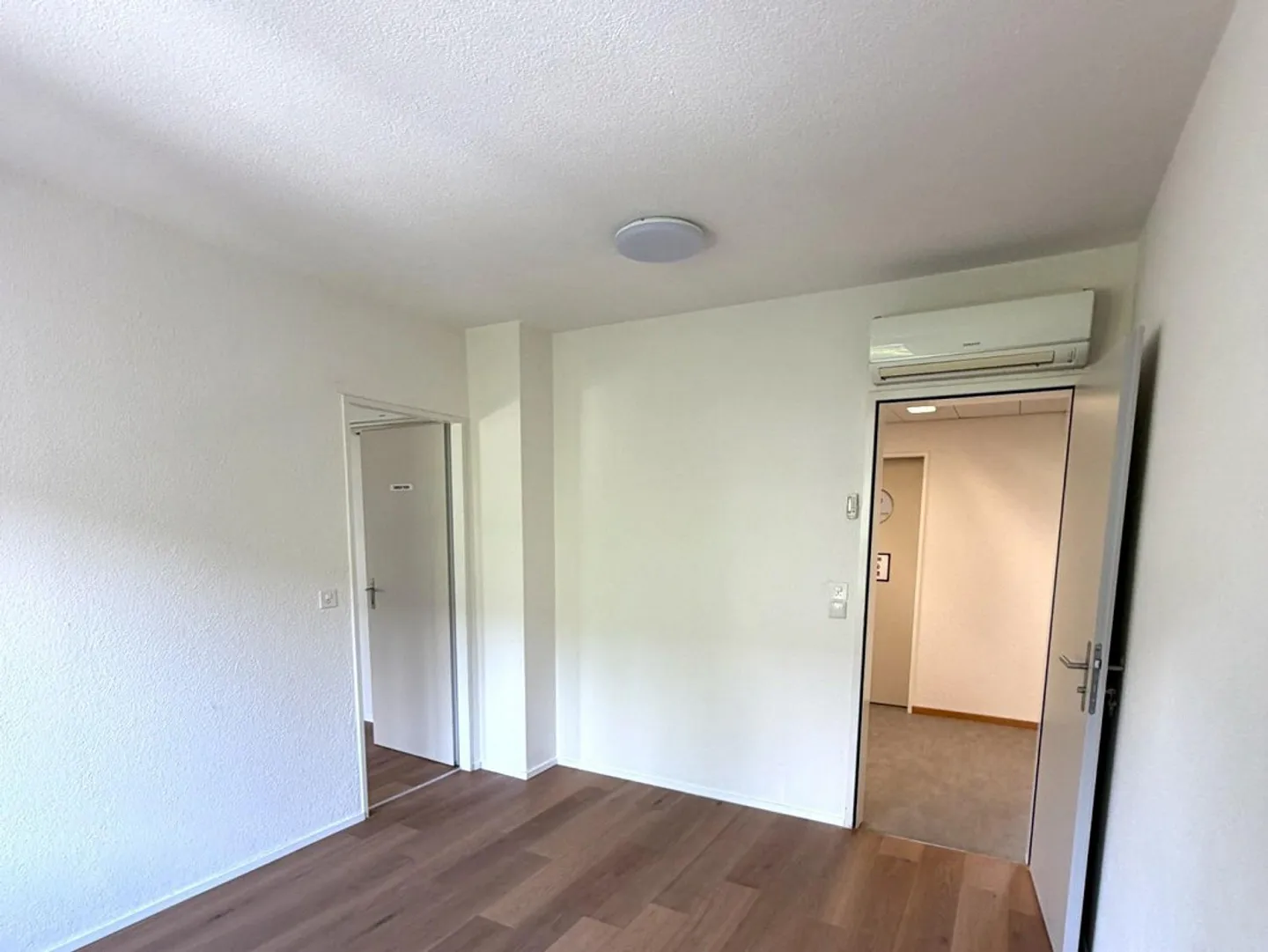 Bright Office Space in Zürich - Photo 2 of 8