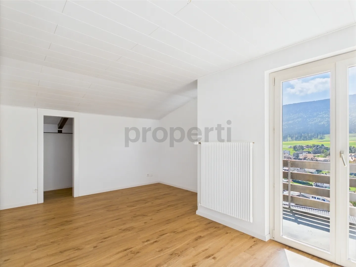 One of the most beautiful views of the village - Renovated 5.5-room attic with garden and pergola in Valbirse, BE - Photo 11 of 13