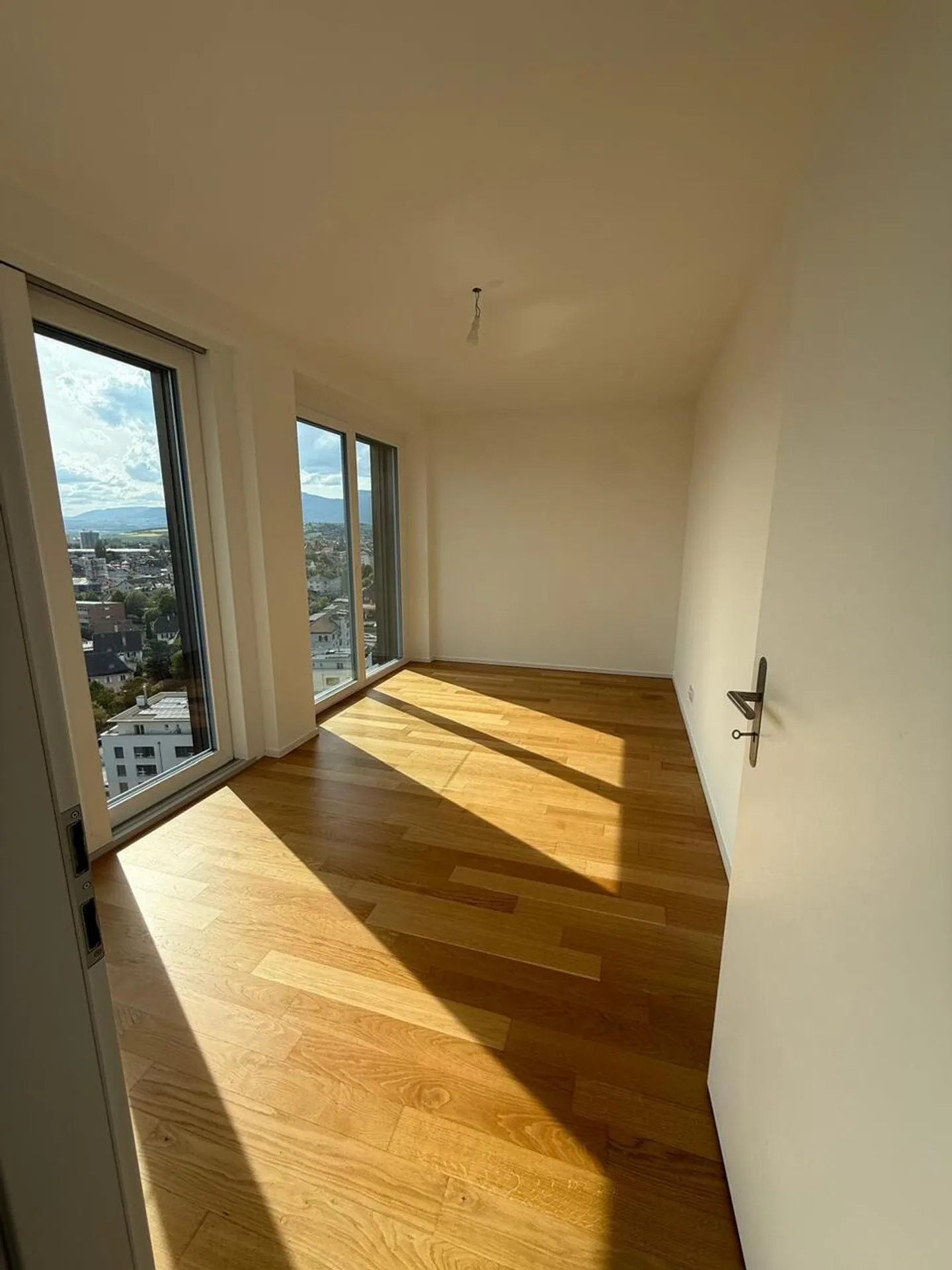 Superbe Appartement avec Vue sur le Lac - Photo 2 sur 10