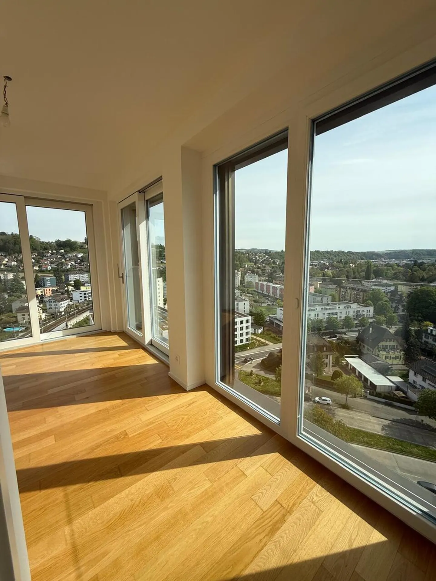 Superbe Appartement avec Vue sur le Lac - Photo 3 sur 10