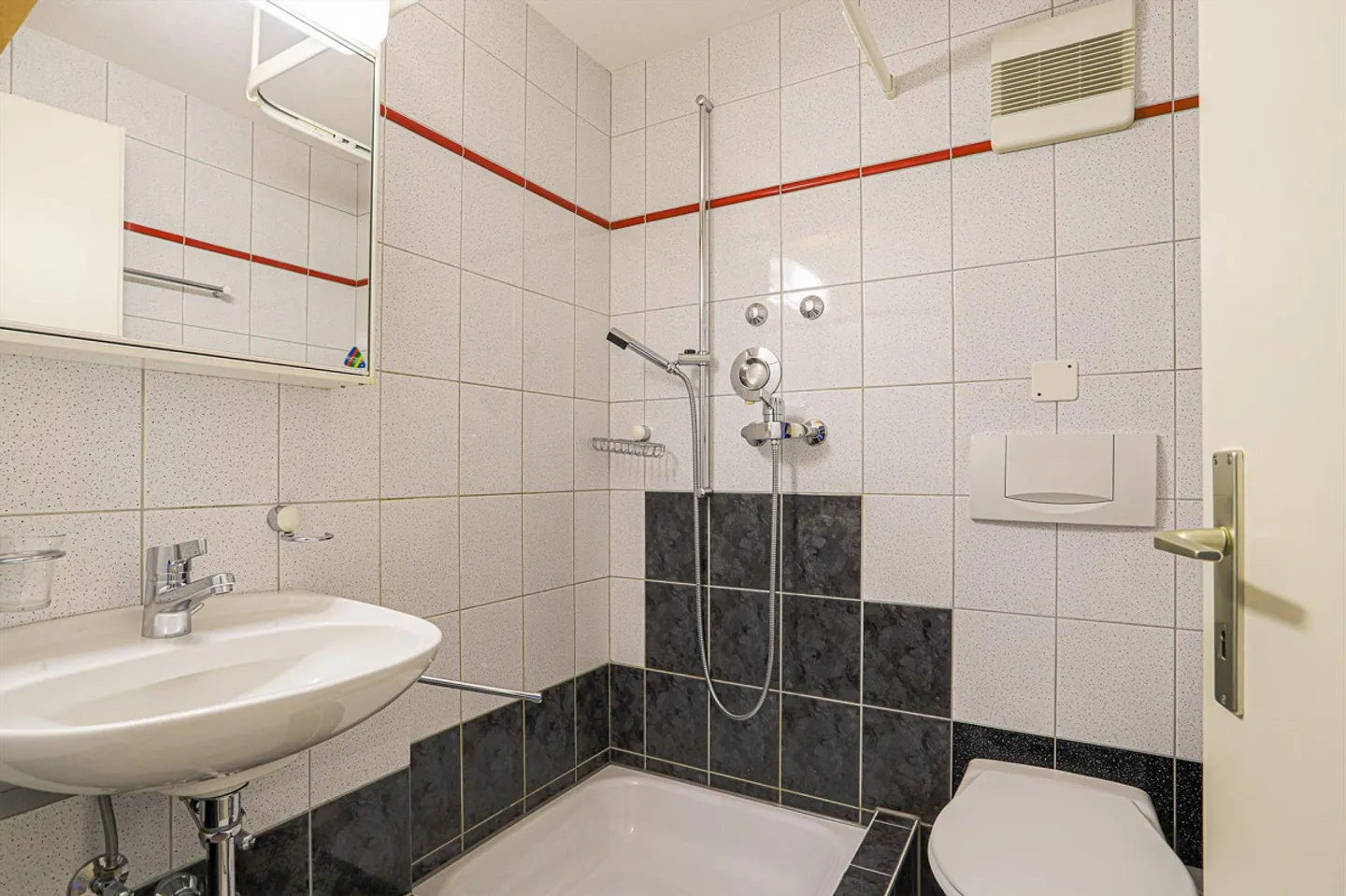 Stylish old building apartment in St. Gallen - Photo 5 of 6