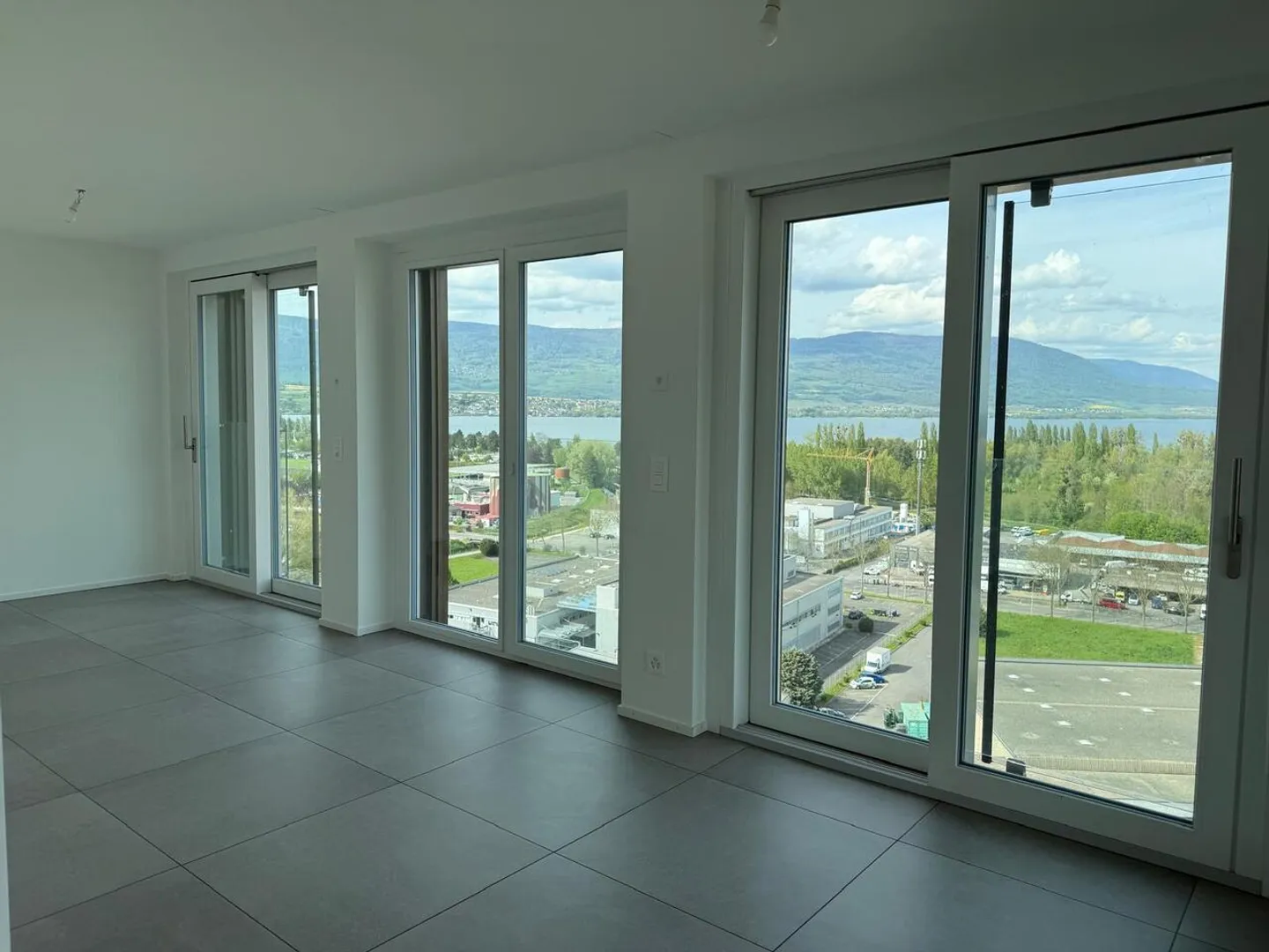 Superbe Appartement avec Vue sur le Lac - Photo 8 sur 10