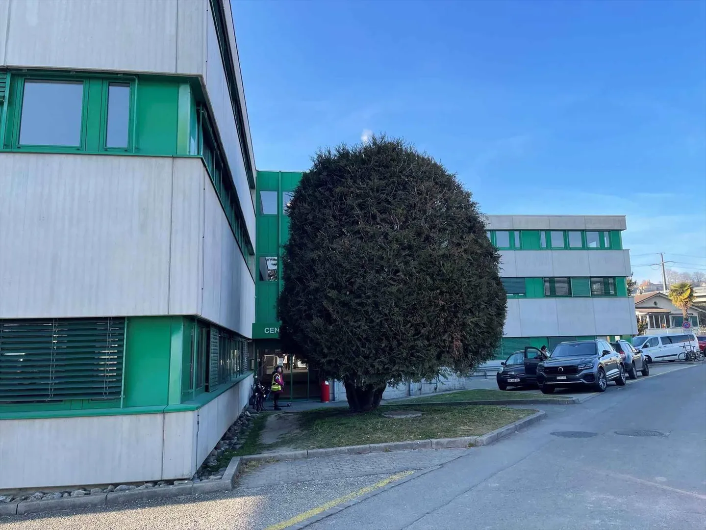 Surfaces à prix concurrentiels dès 64 m2, proches de l'autoroute - Photo 1 sur 5