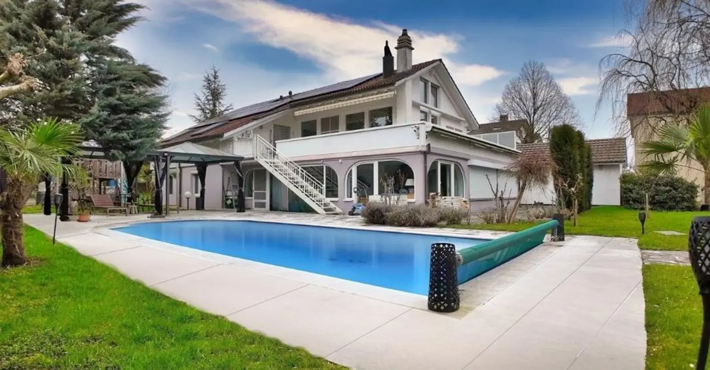 8.5-room property with pool in Sugiez - Photo 2 of 12