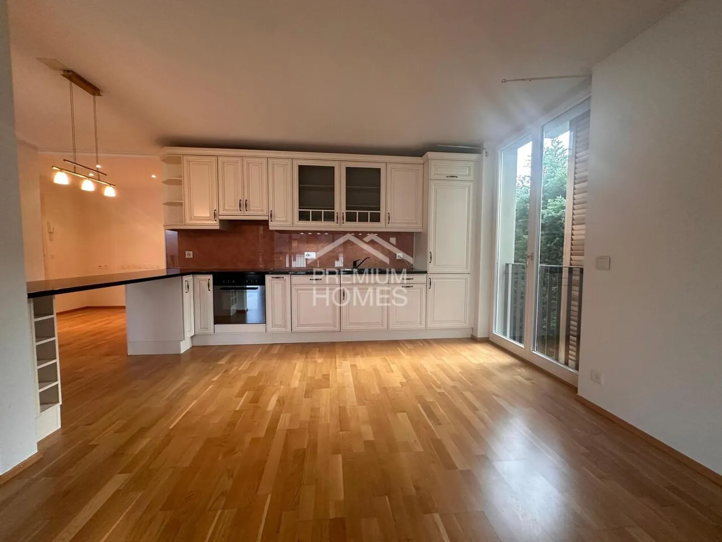 Elegant Apartment with Modern Comfort - Photo 3 of 11