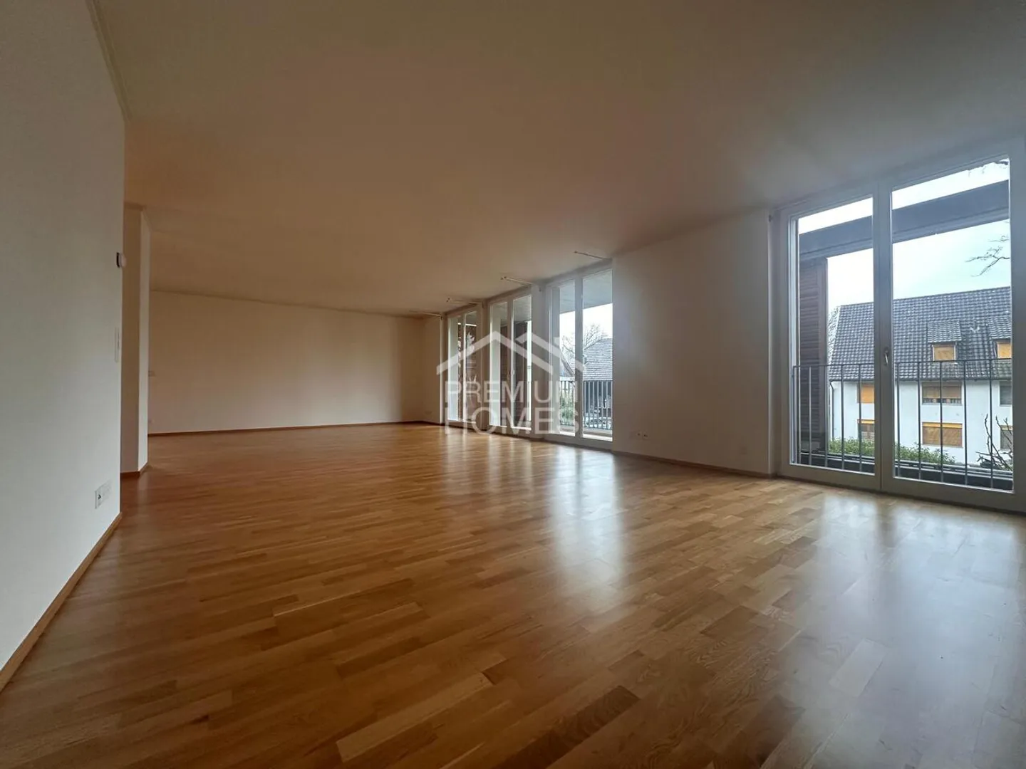 Elegant Apartment with Modern Comfort - Photo 4 of 11