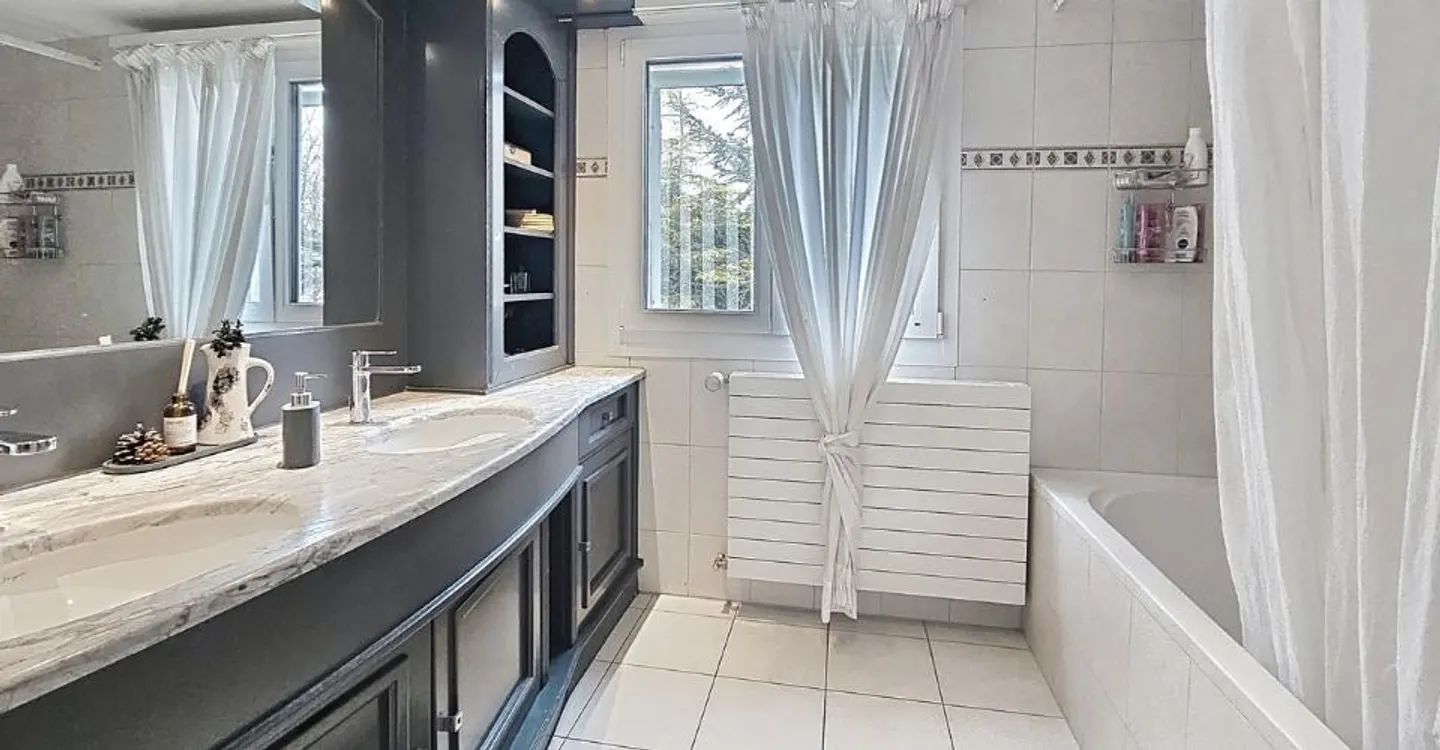 8.5-room property with pool in Sugiez - Photo 12 of 12