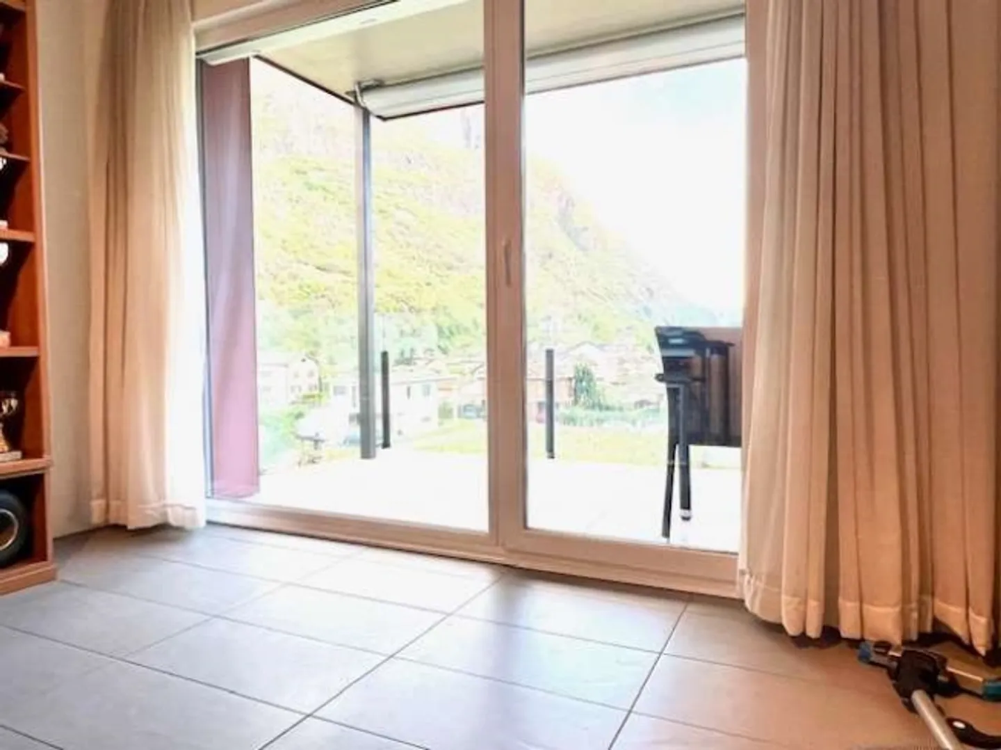 Elegant Apartment with Panoramic View - Photo 14 of 20