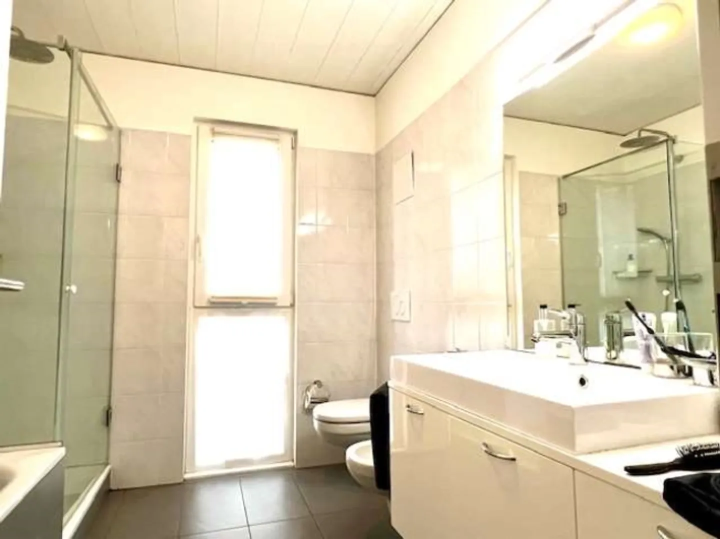 Elegant Apartment with Panoramic View - Photo 16 of 20