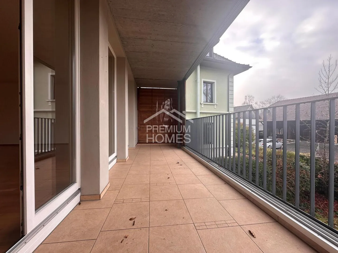 Elegant Apartment with Modern Comfort - Photo 8 of 11