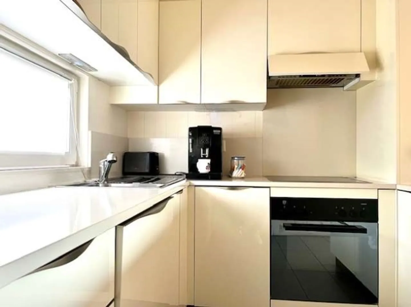 Elegant Apartment with Panoramic View - Photo 20 of 20