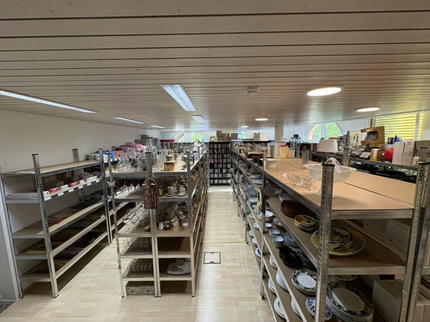 Bright commercial space in central location - Photo 3 of 5