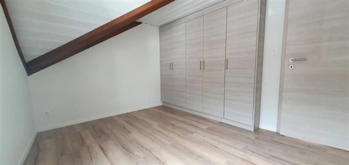 RENOVATED - 3.5 rooms on the 2nd floor in the center of the village with parking - Photo 3 of 6