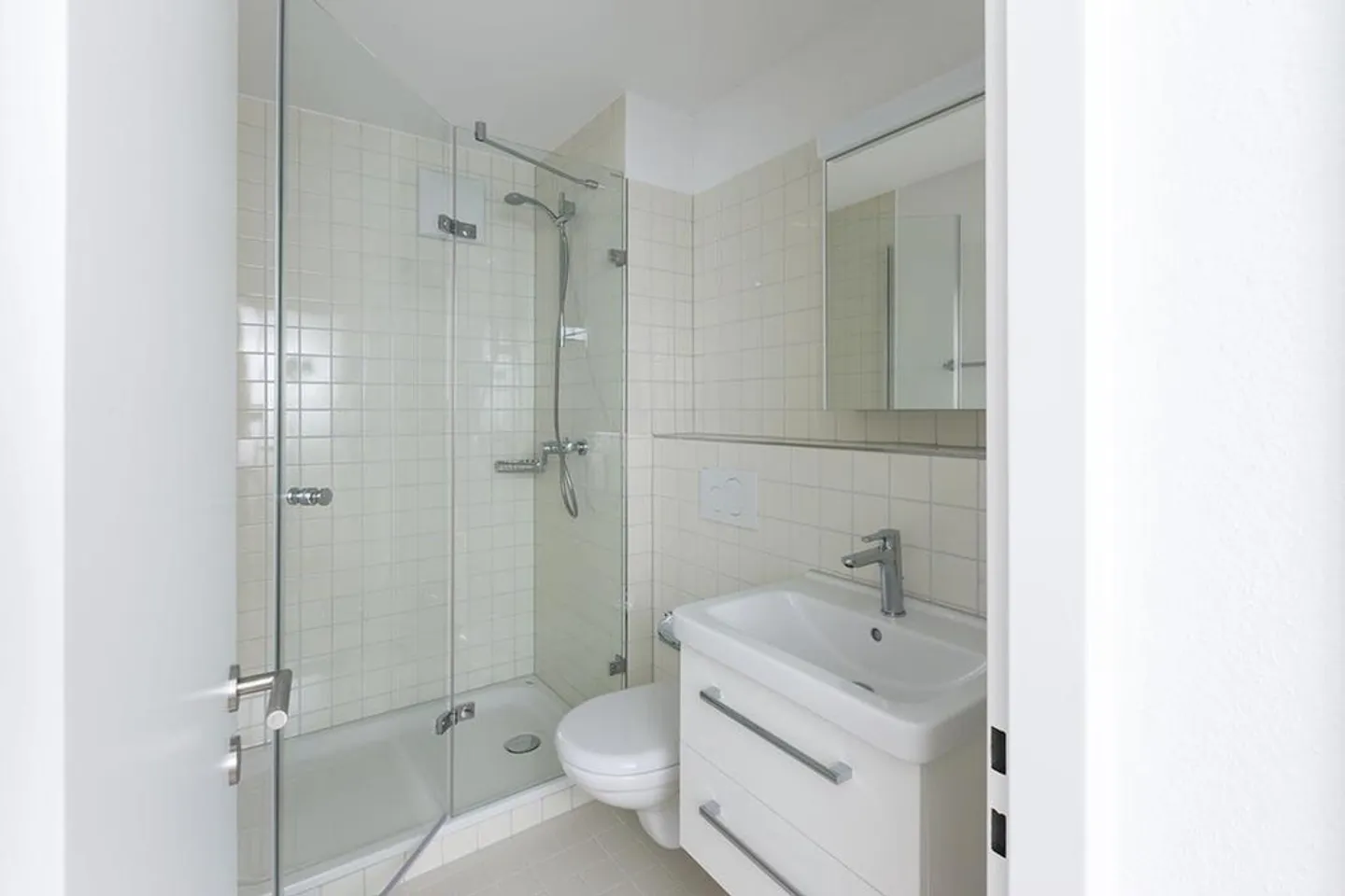 Spacious apartment for rent in a quiet location - Photo 4 of 5