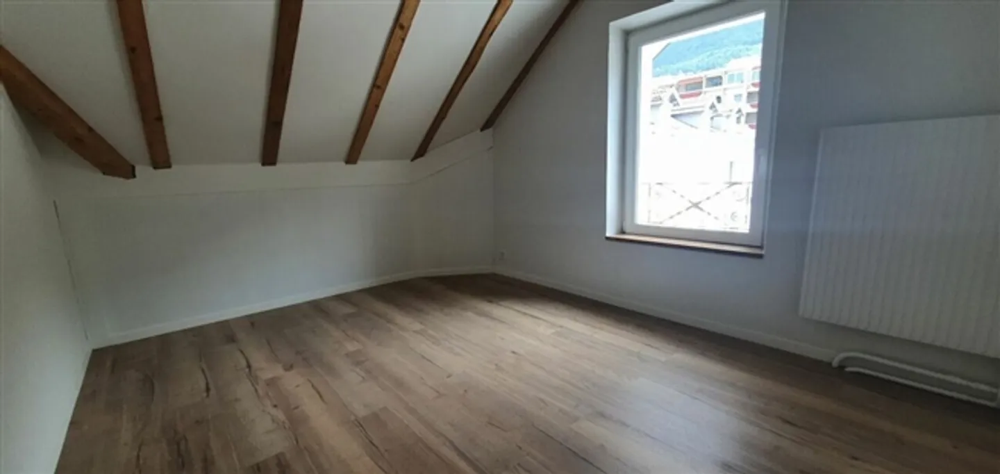 RENOVATED - 3.5 rooms on the 2nd floor in the center of the village with parking - Photo 4 of 6