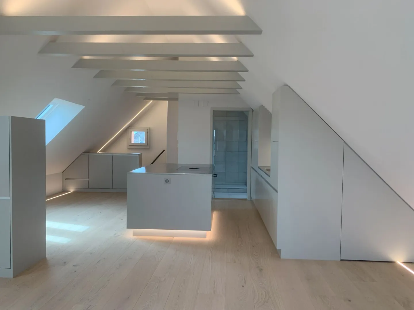 Appartamento studio ristrutturato in mansarda - Foto 1 di 15