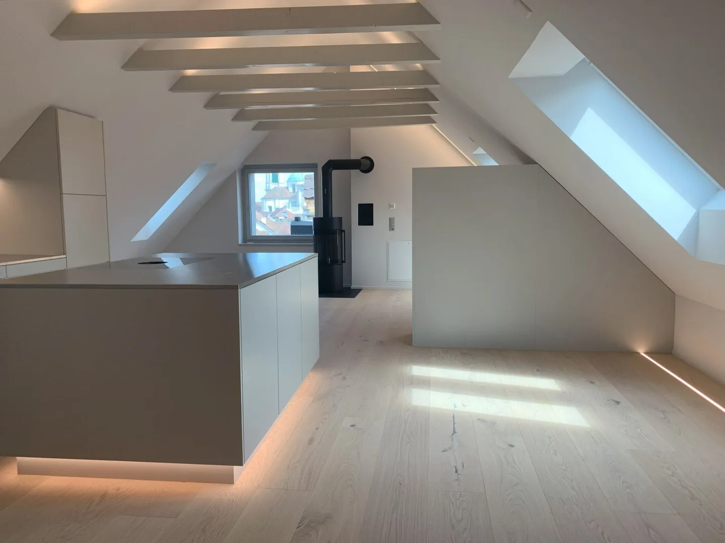 Appartamento studio ristrutturato in mansarda - Foto 2 di 15