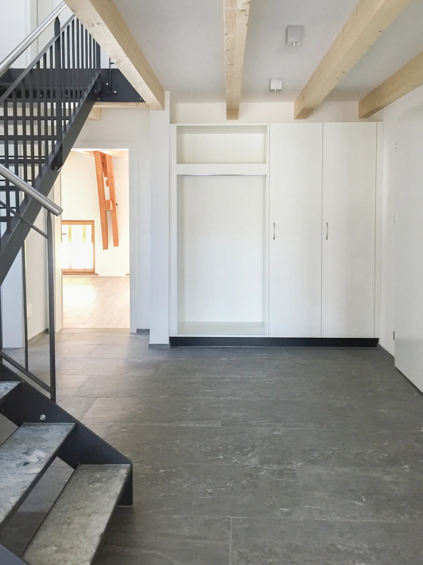 Appartement duplex 4,5 pièces avec beaucoup de charme - Photo 3 sur 11