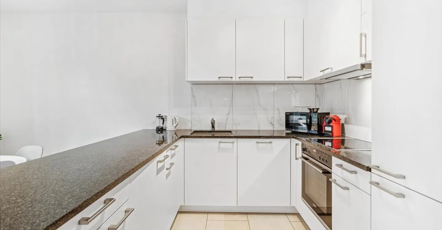 Modern Apartment for Rent in Zurich – Ideal Location & Completely Renovated! - Photo 4 of 9