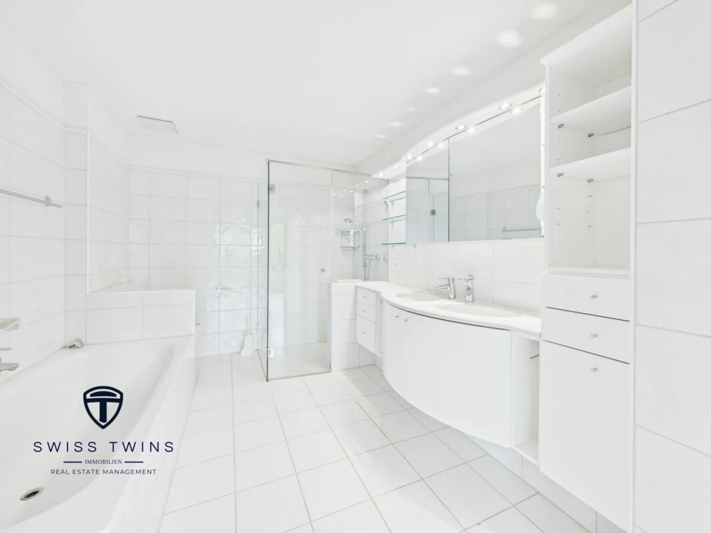 Luxurious Dream Home with Lake View - Photo 8 of 20