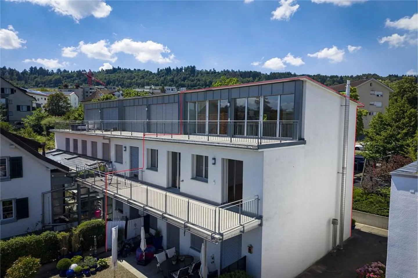Residential house with a 3½ and a 2½ room apartment with lake view - Photo 1 of 11