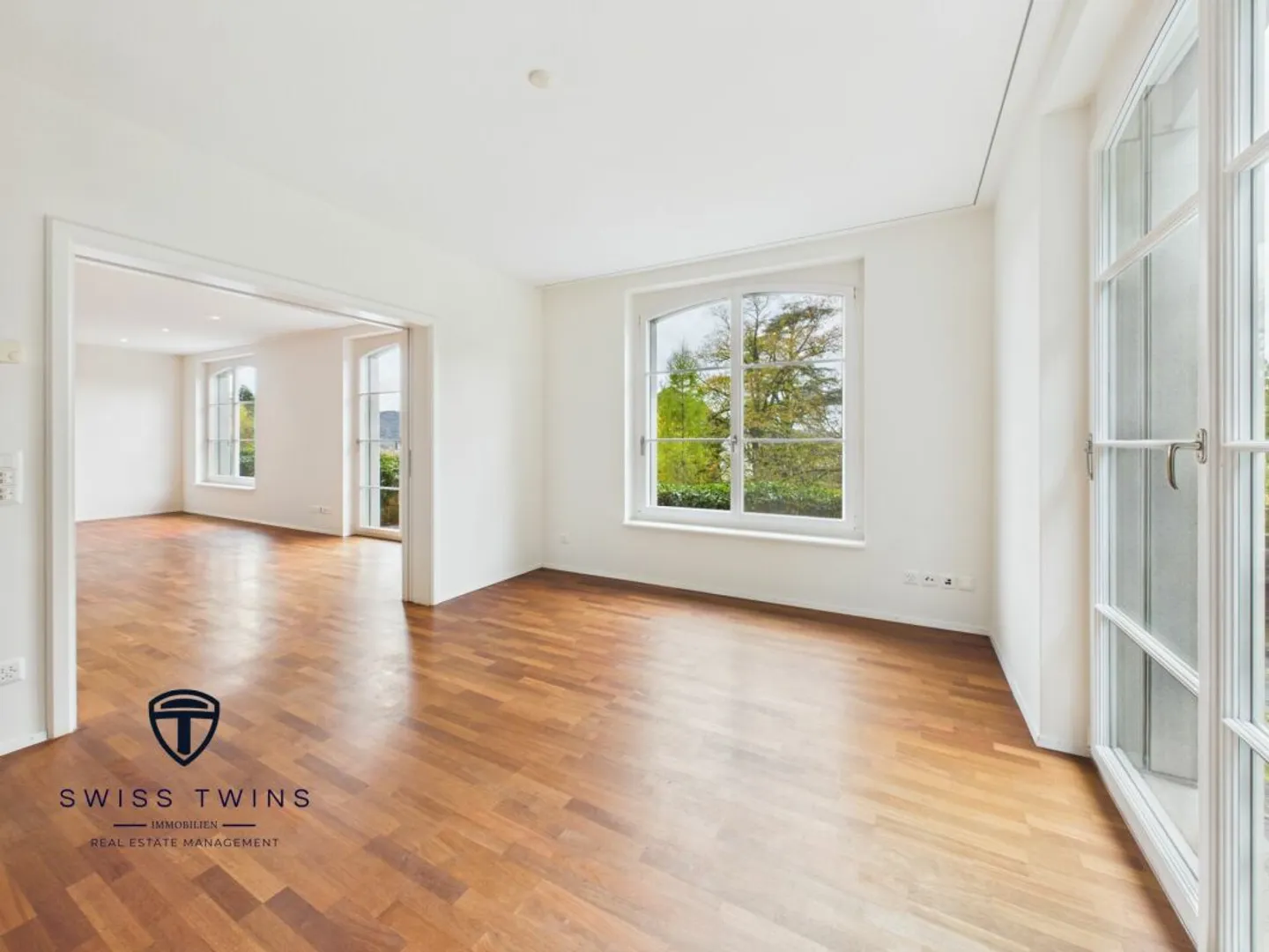 Luxurious Dream Home with Lake View - Photo 4 of 20