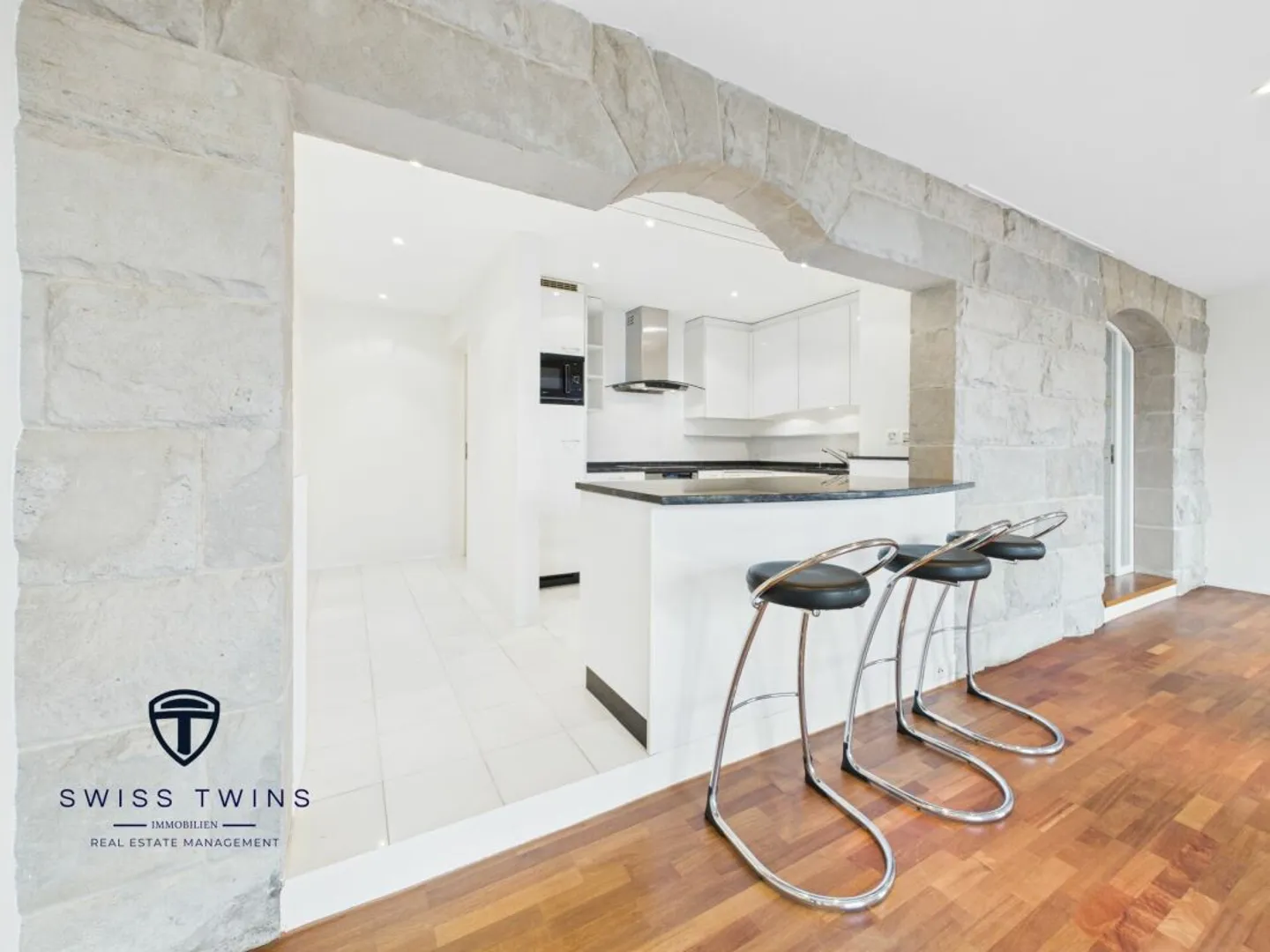 Luxurious Dream Home with Lake View - Photo 5 of 20