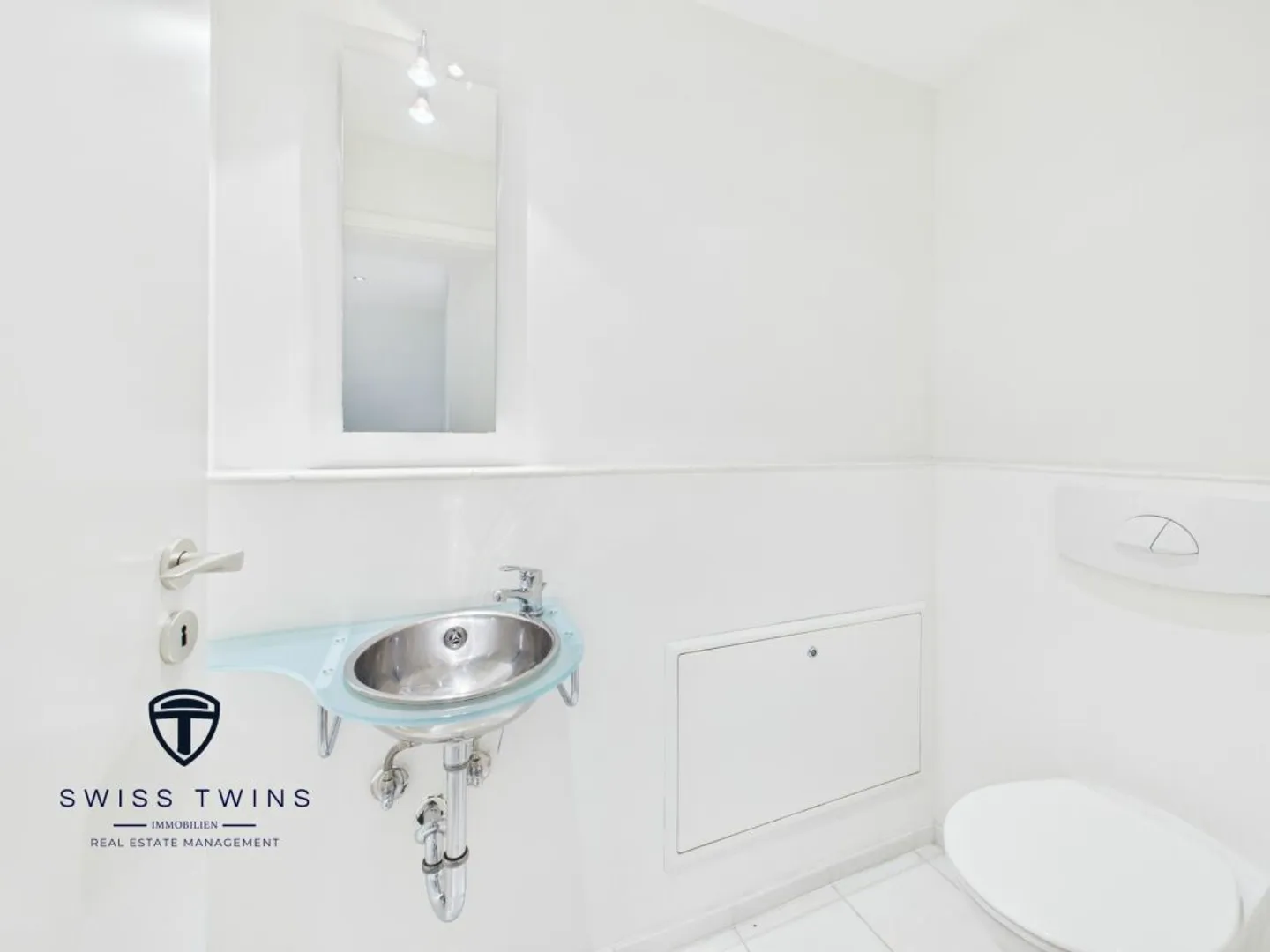 Luxurious Dream Home with Lake View - Photo 9 of 20