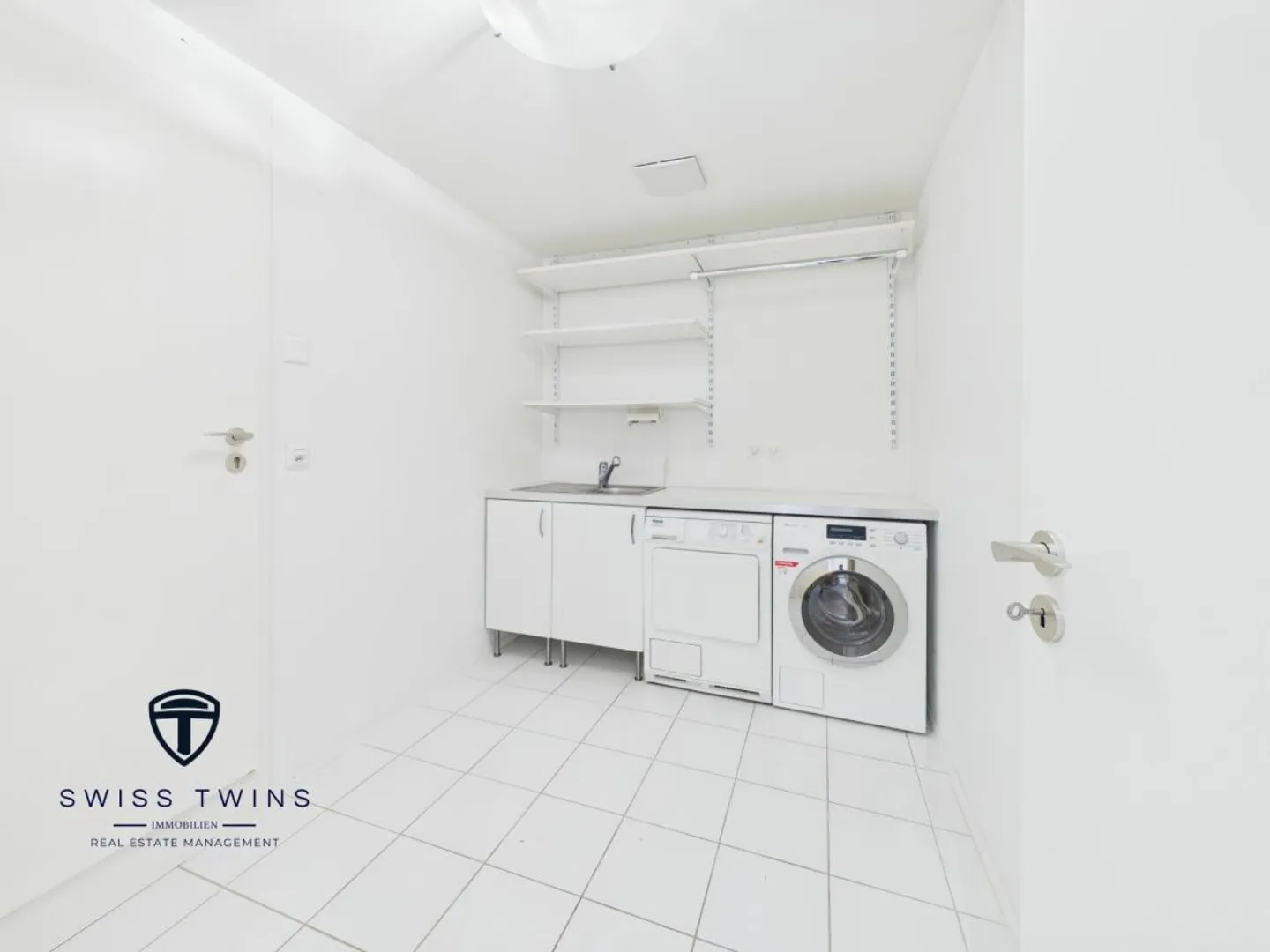 Luxurious Dream Home with Lake View - Photo 10 of 20